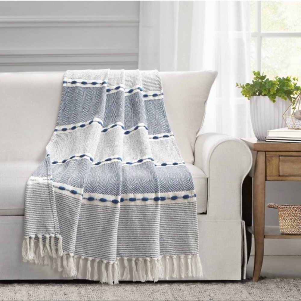 COTTON WOVEN THROW - Picture 1 of 5